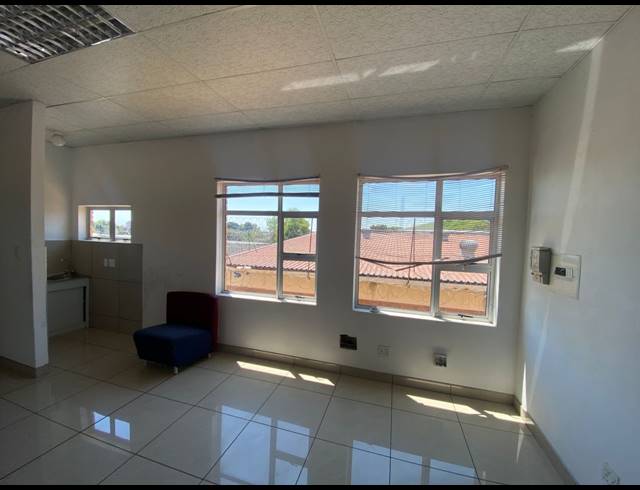 84M² BUILDING TO LET IN RUSTENBURG CENTRAL